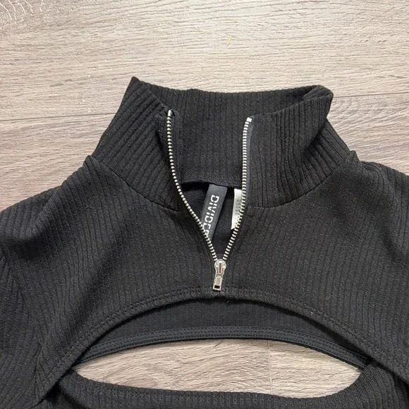 H&M Black Ribbed Zip-Up Top - Picture 2 of 3